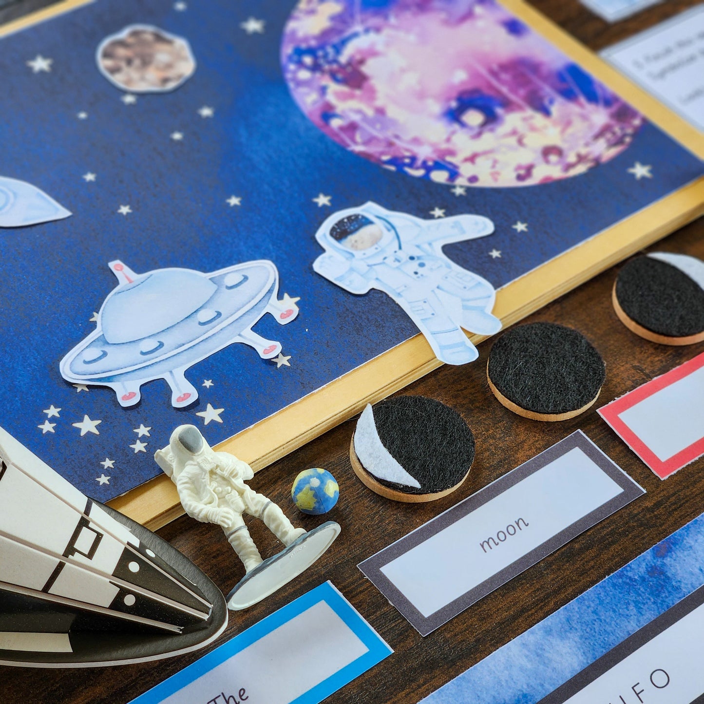 Space Miniature Environment (literacy) - subscription - montessorikiwi