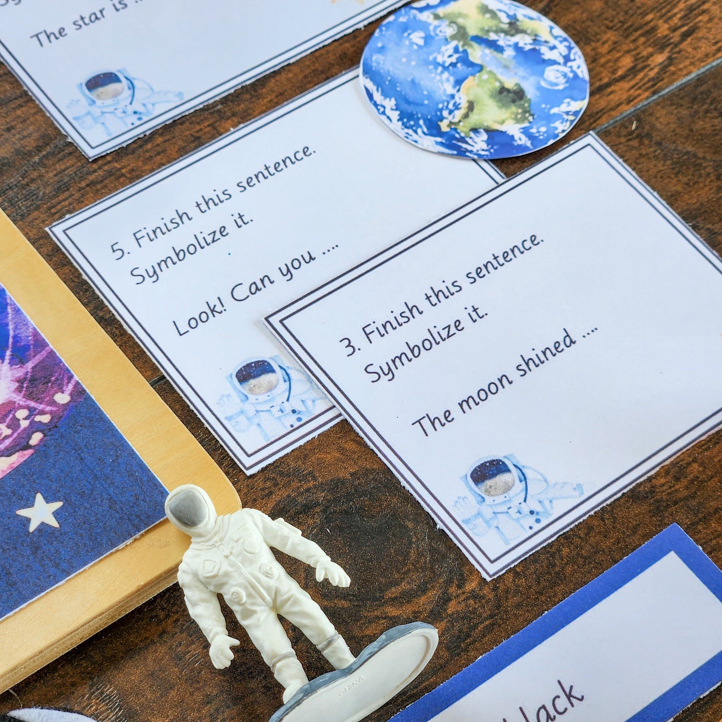 Space Miniature Environment (literacy) - subscription - montessorikiwi