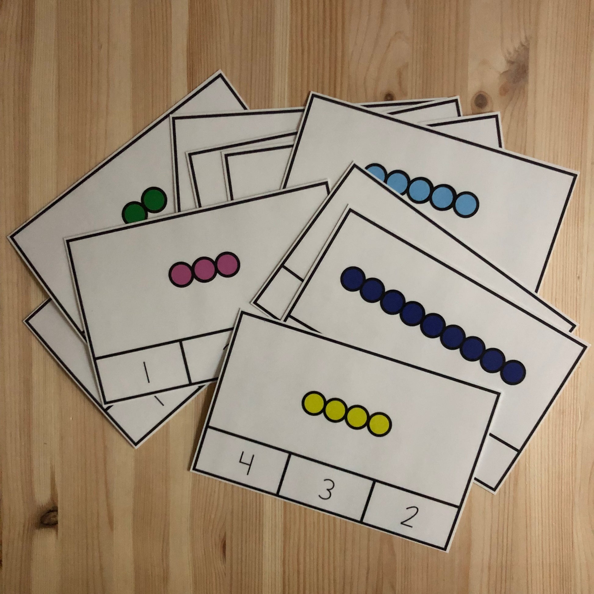 Montessori Colored beads clip cards 1-10 - montessorikiwi